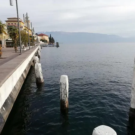 Casa Peler, Stunning Lake View Apartment *